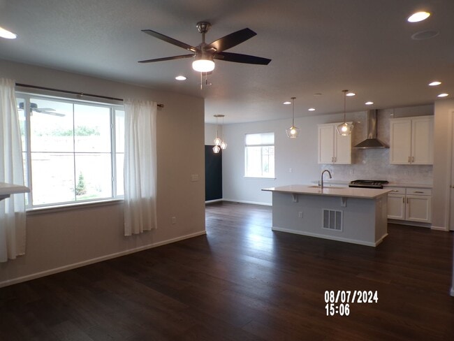 Photo - Stunning Home in Castle Rock 4Bedrooms 3.5 Bathrooms!