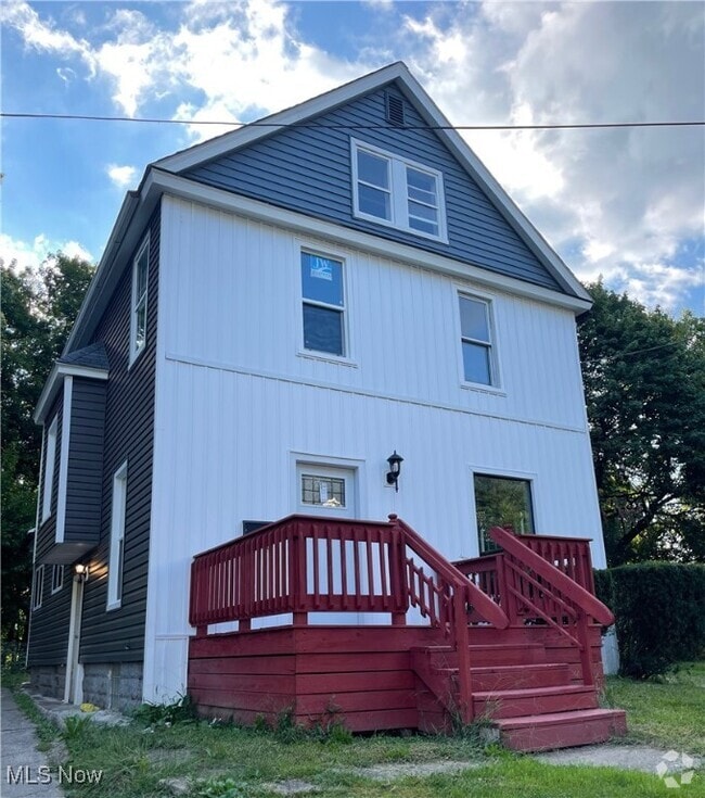 Building Photo - 949 Raymond St Rental