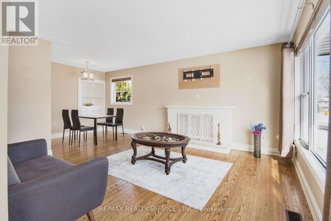 Photo - 185 Burlington St