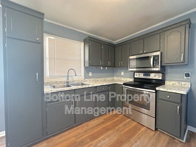 Photo - 2806 Mary Ave