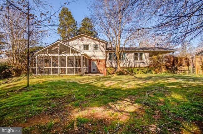 Building Photo - 8805 Honeybee Ln