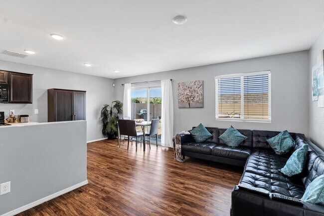 Photo - 30517 N Oak Dr