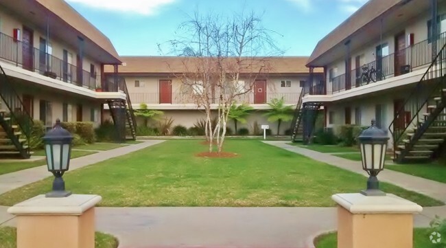 Courtyard - Sher Lane Apartments