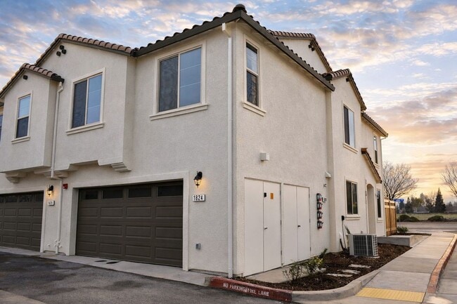 Photo - 1824 Snowy White Pl