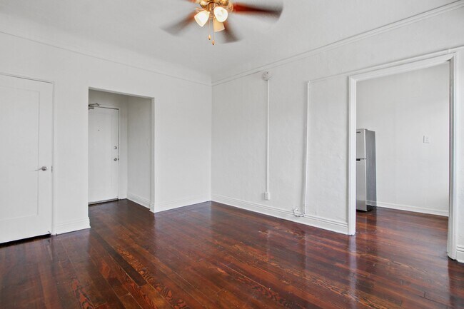 Photo - Hampshire Apartments