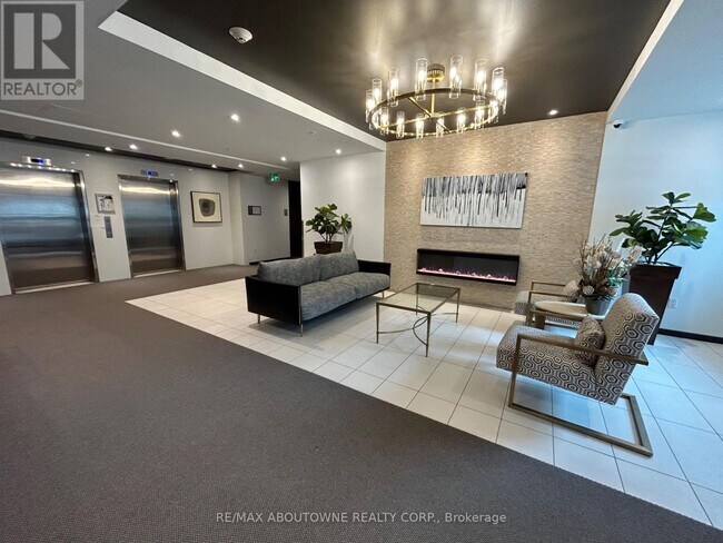 Photo - 460 Belmont Ave W
