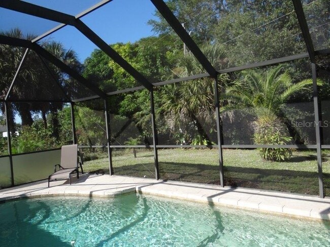 Photo - 1287 Aken St