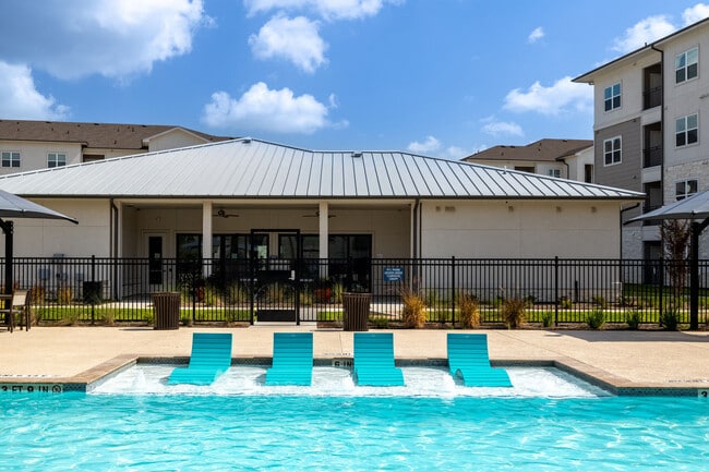 Building Photo - Twelve620