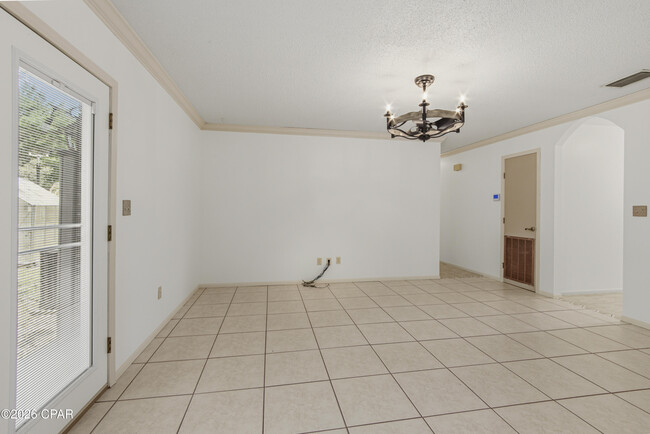 Photo - 139 Manistee Dr