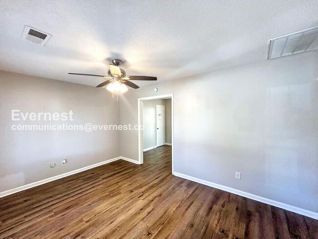 Photo - 1582 Custer Dr