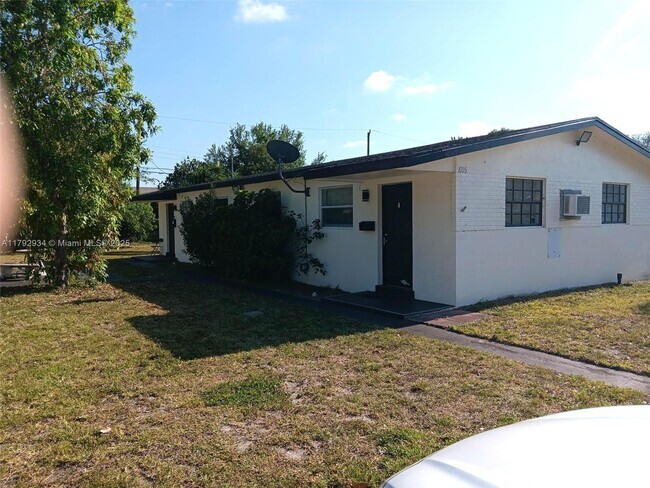 Building Photo - 605 NW 4th Ct Unit 1 Rental
