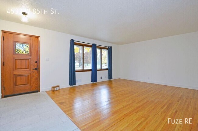 Photo - 4533 W 85th St