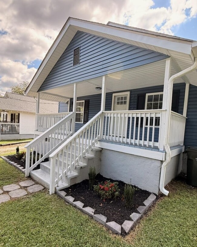 Photo - 212 E Bearden St