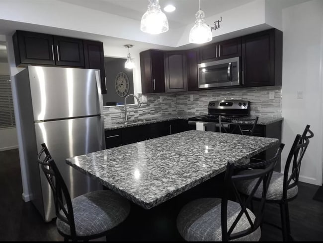 Building Photo - 2018 Washington Ave