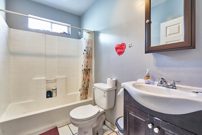 1221 E 33rd St Unidad Bottom