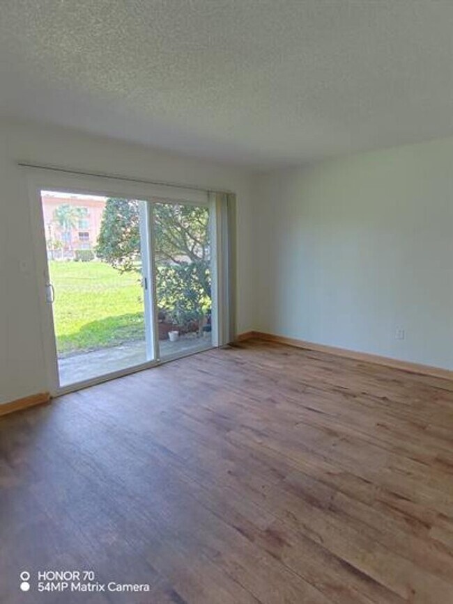 Photo - Welcome to Tampa Racquet Club – Where Comfort Meets Convenience!