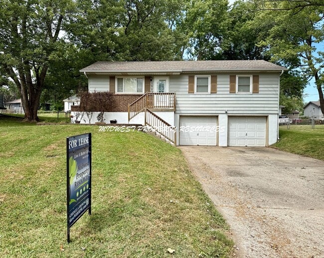 Building Photo - Cozy 3 Bedroom Home in Blue Springs