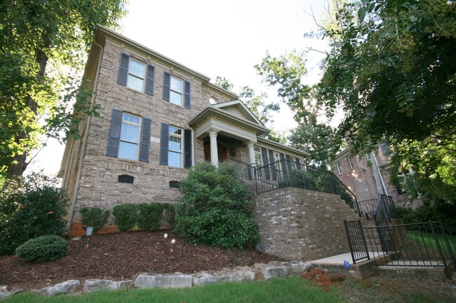 Building Photo - 27 Carriage Hill