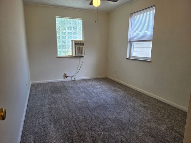 Photo - 433 Sandhurst Dr Unit 2