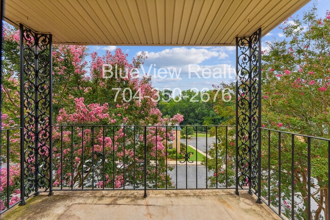 Building Photo - Best location Condo 2 bed 2 bath
