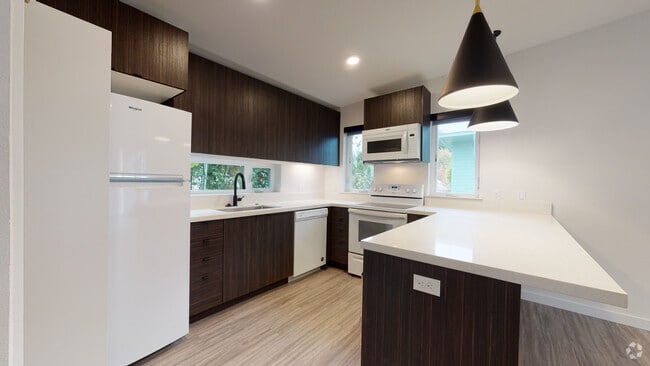 2BR, 2BA - 894 SF