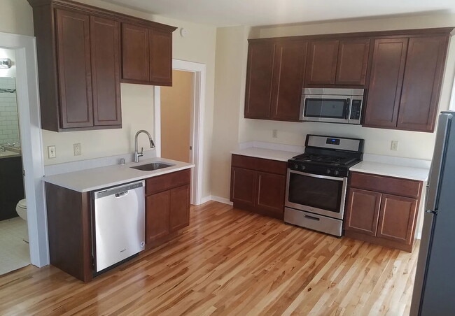 2477 Dousman - Kitchen - 2477-2479 N Dousman St Unit 2477