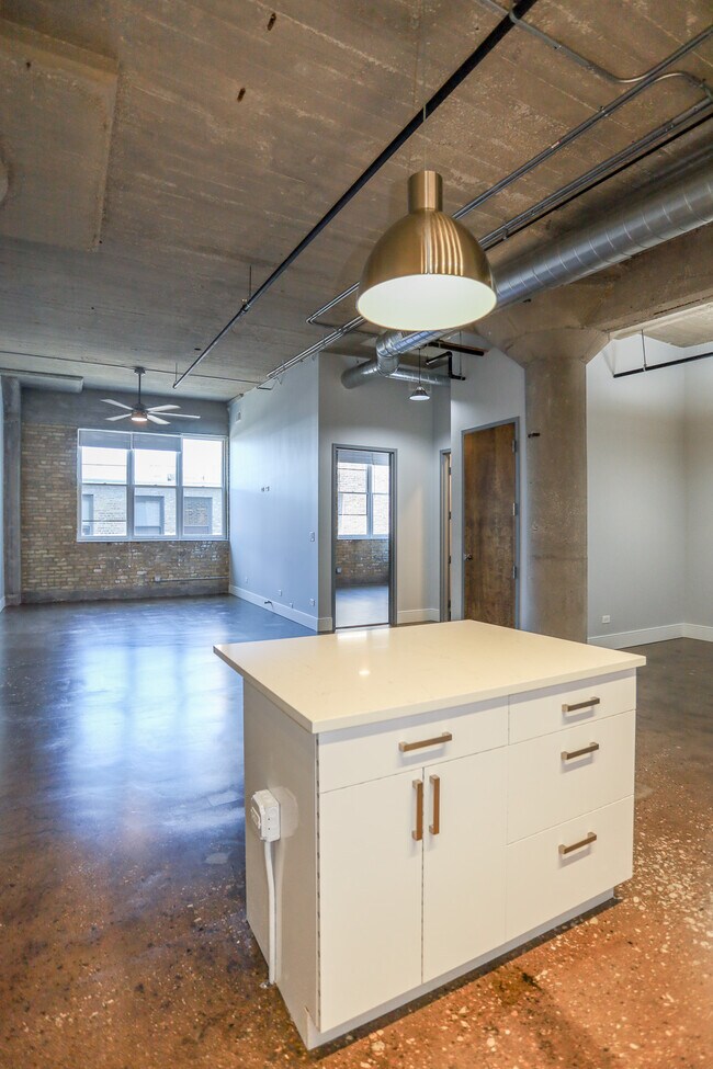 Photo - 4050 N Hermitage Ave Unidad #208