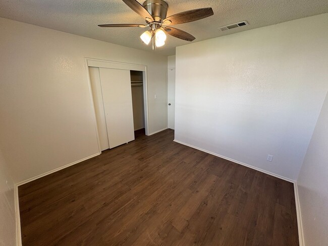 Photo - 3939 Unidad B