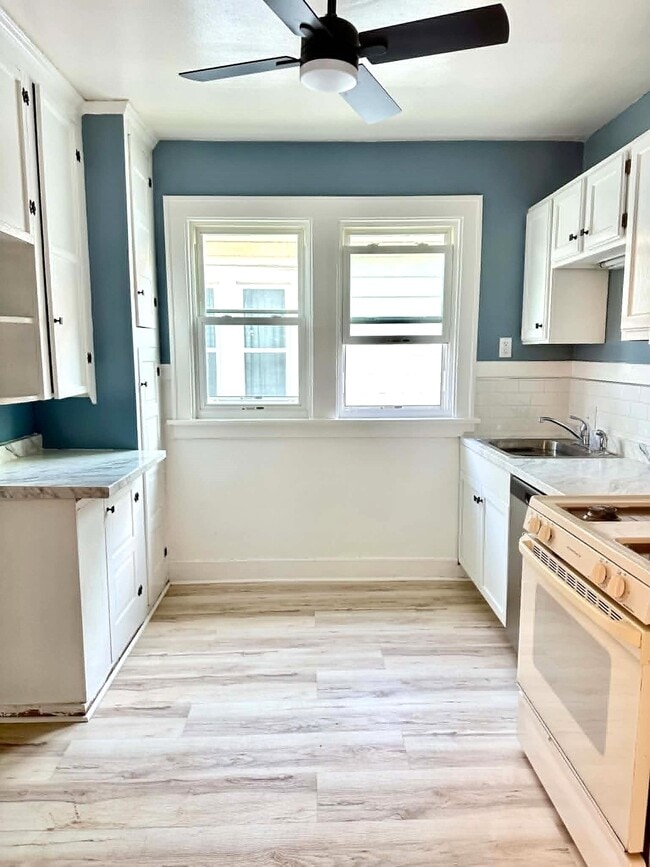 Photo - 134 Groveland St Unit Upper