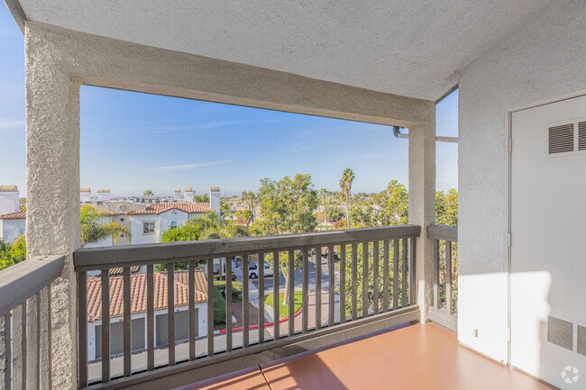 2BR, 2BA - 1,169SF - Balcony