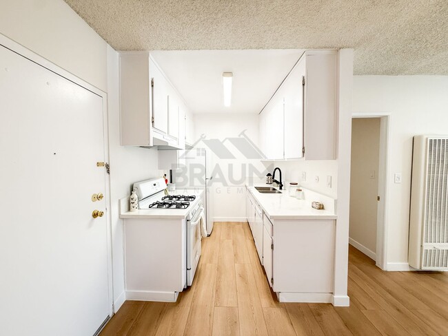 Photo - 5461 Kester Ave Unit 212