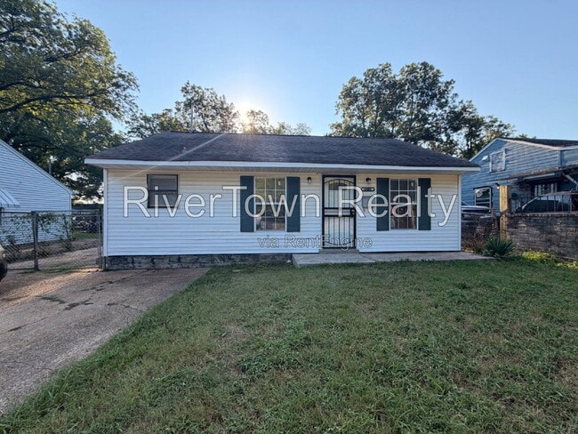 Building Photo - 1102 Maria St