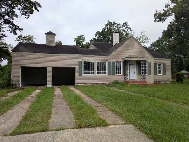 4 Bedroom 2 bathroom home with bonus room - 4 Bedroom 2 bathroom home with bonus room