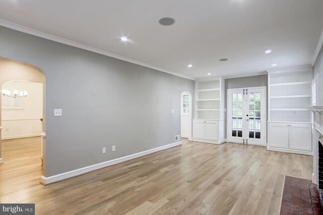 Photo - 1626 Kalmia Rd NW