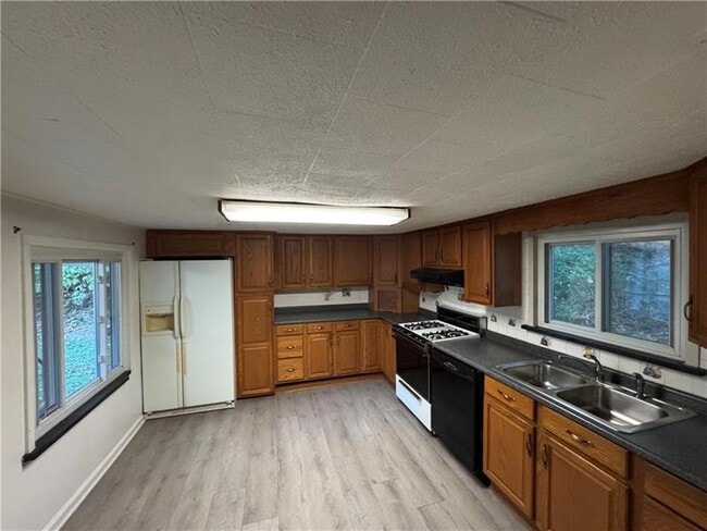 Photo - 576 Glenfield Rd
