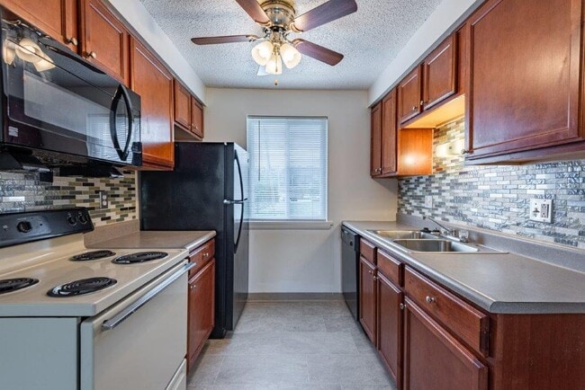 Glenbrook Manor Apartment Homes