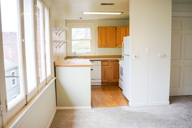 Photo - Spacious Nob Hill Historic Property with a... Unidad 02