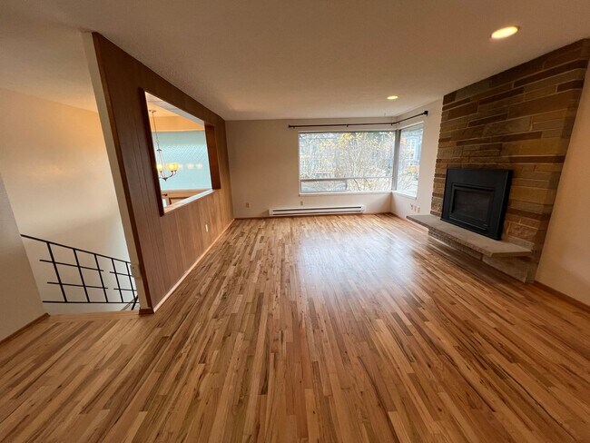 Photo - 13807 FERAL BUELLER TRI-PLEX LLC Unidad 13807