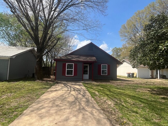 Building Photo - 2207 S Hartford Cove