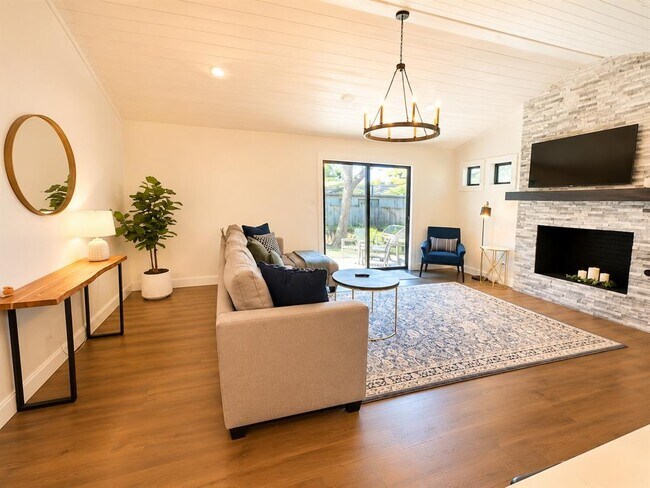 Photo - 9002 Lodge Ct
