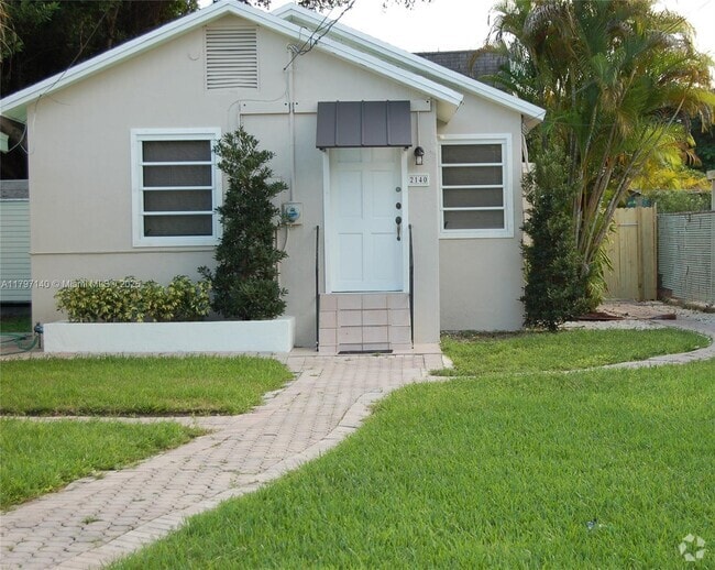 Building Photo - 2140 SW 25th St Unit 2140 Rental