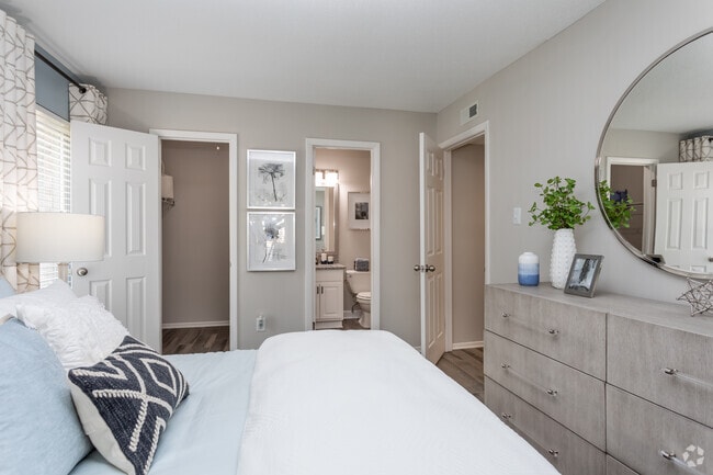 2BR, 2BA - 840SF Cedar II - Master Bedroom