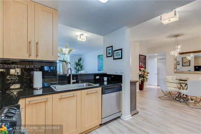 Photo - 511 SE 5th Ave