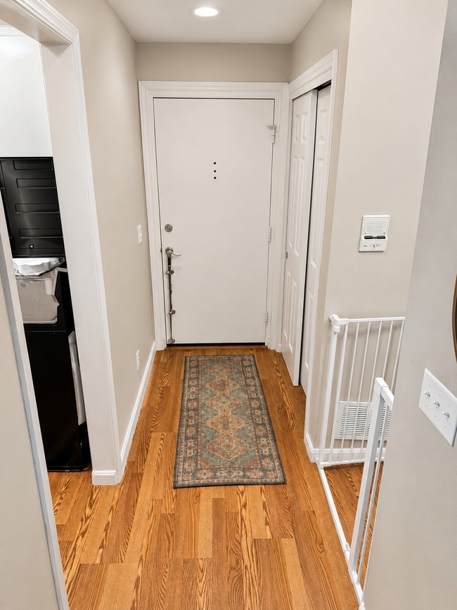 Building Photo - 9760 Bunker Hill Ln Unit 77