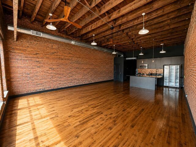 143 E Main St Unidad B