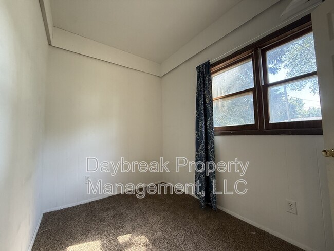 Photo - 1228 10th St N