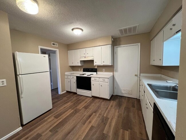 Photo - 1710 Elkhart Ave Unit D