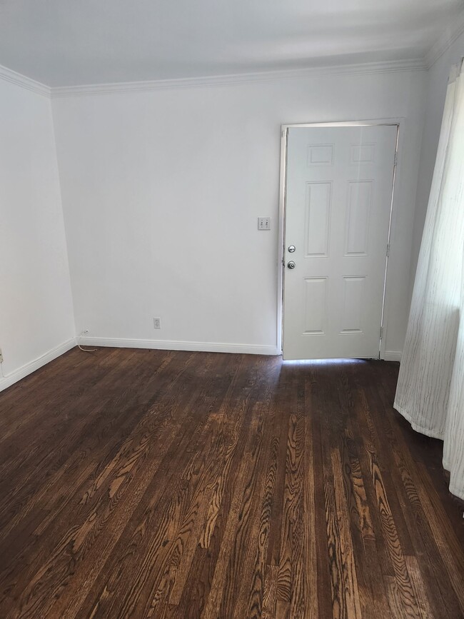 Photo - 767 W 90th St Unidad 767 W. 90th Street