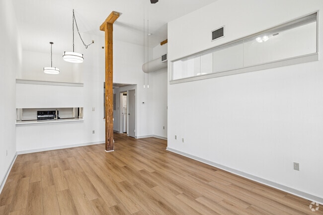 1BR, 1BA - 766SF - Living Room