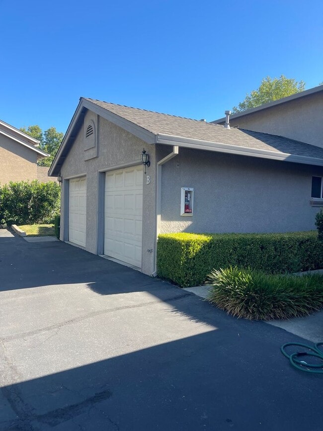 Building Photo - 1390 Serrano Pl Unit B
